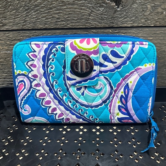 Vera Bradley Waikiki Paisley Quilted Dual Sided Twist Lock Clutch Wallet NWOT - Picture 1 of 9